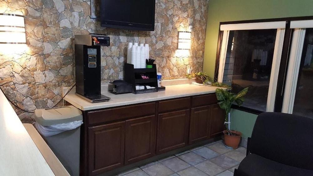 Mentor Home Inn And Suites Екстер'єр фото
