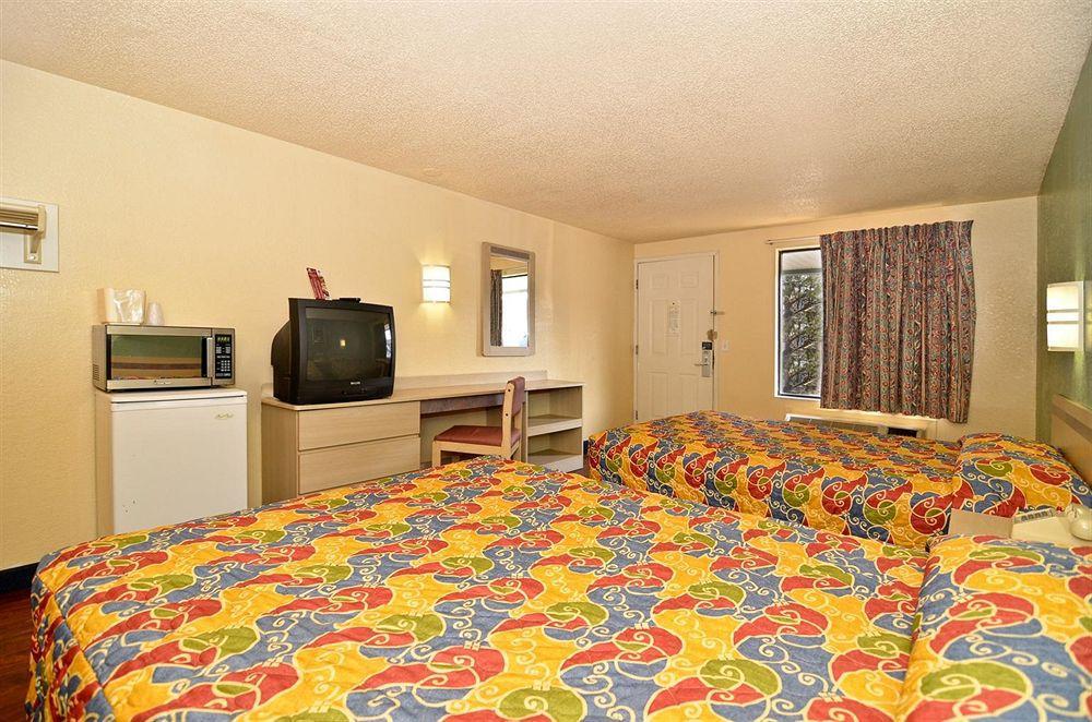 Mentor Home Inn And Suites Номер фото