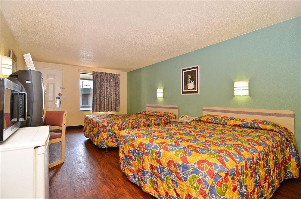 Mentor Home Inn And Suites Номер фото