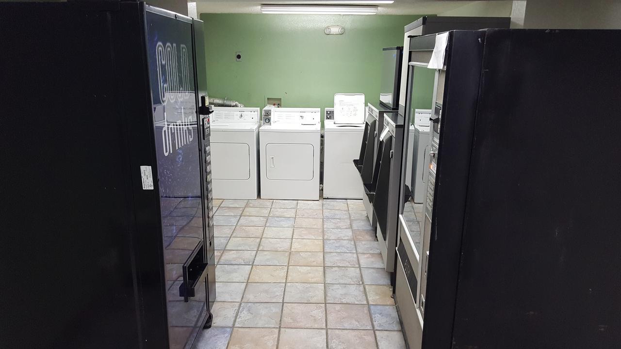 Mentor Home Inn And Suites Екстер'єр фото