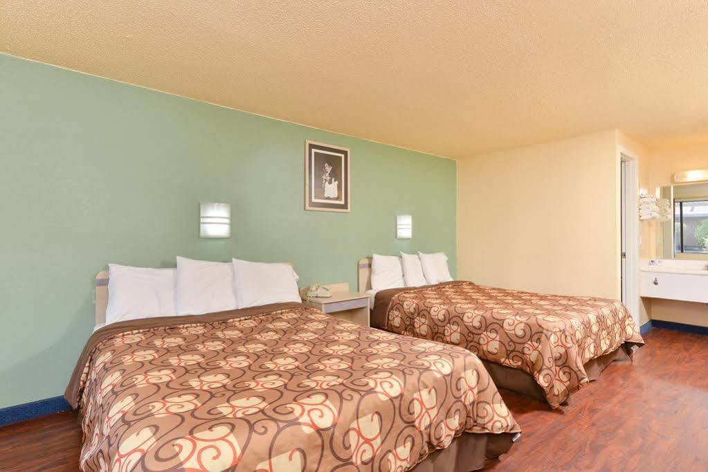 Mentor Home Inn And Suites Екстер'єр фото